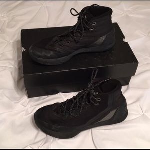 UA Curry 3’s men’s size 10.5